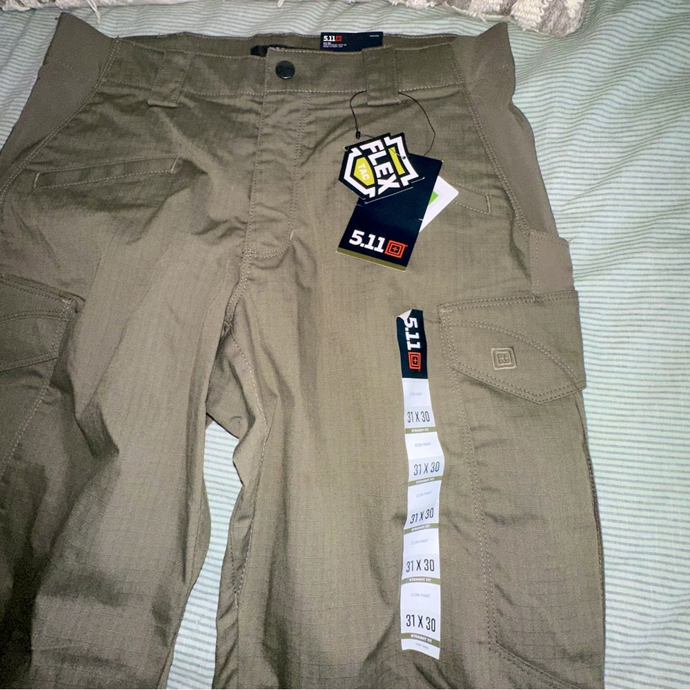 Men’s green hiking pants